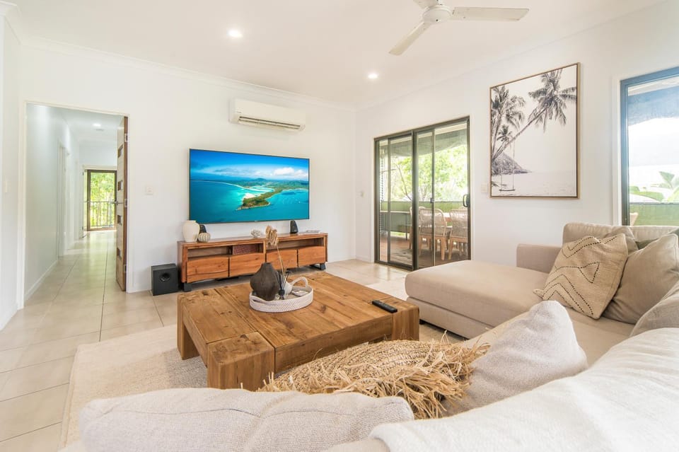Curlew Cove House in Whitsundays