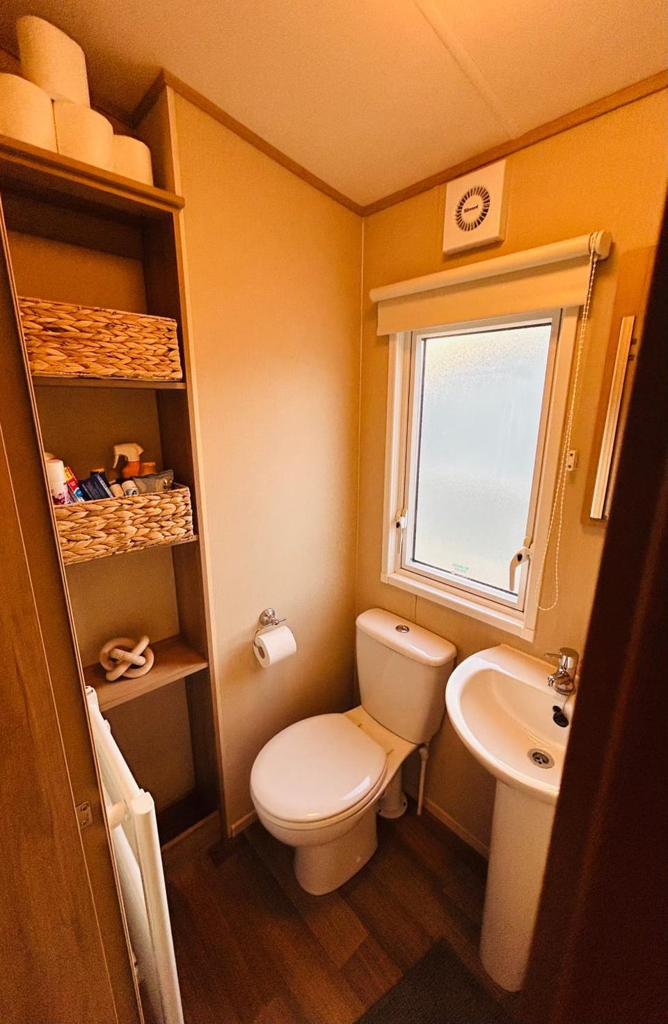 Caravan at Tattershall lakes - Larch View Campground/ 
RV Resort in Tattershall