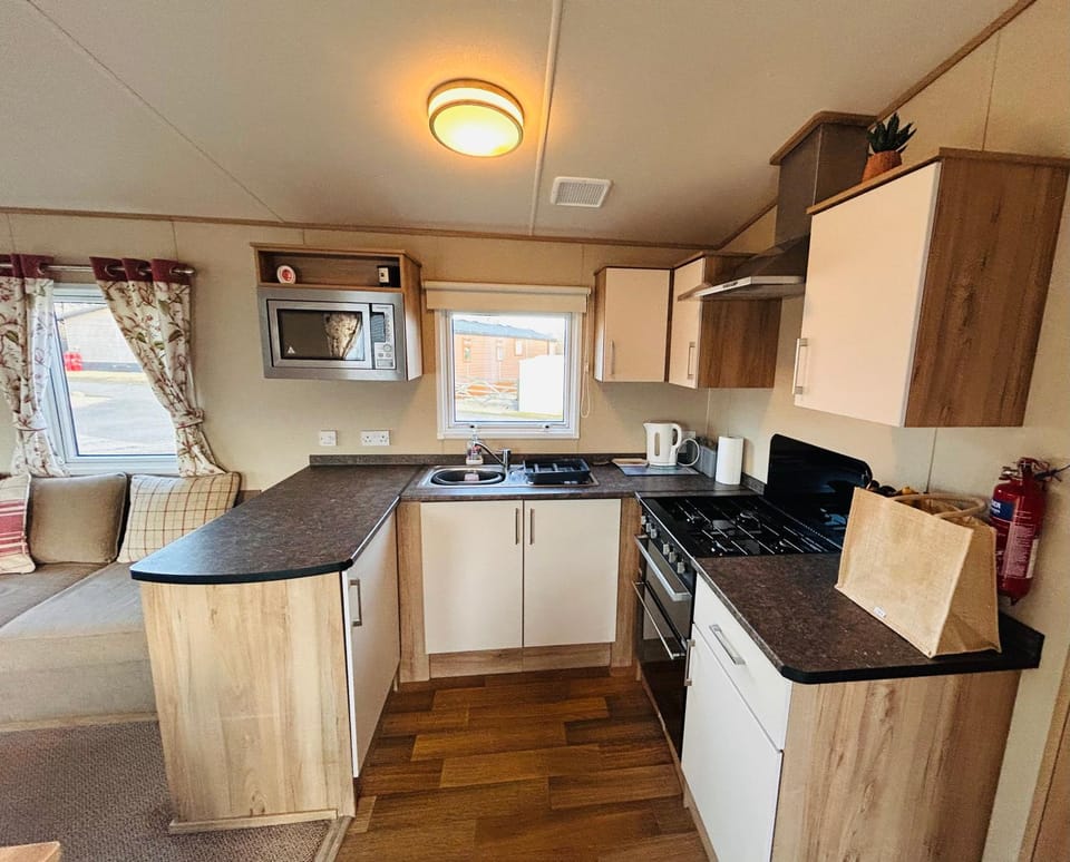 Caravan at Tattershall lakes - Larch View Campground/ 
RV Resort in Tattershall