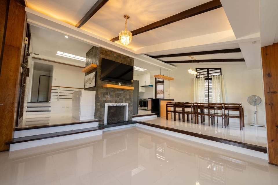 6BR Crystal Slopes and Six-slot Reserved Parking House in Baguio