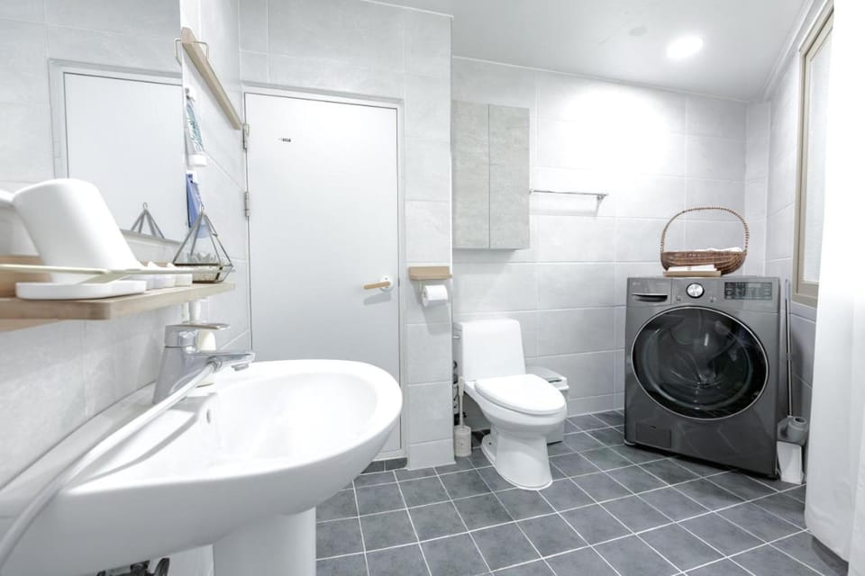 Shower, Toilet, Bathroom, towels, washing machine, dryer