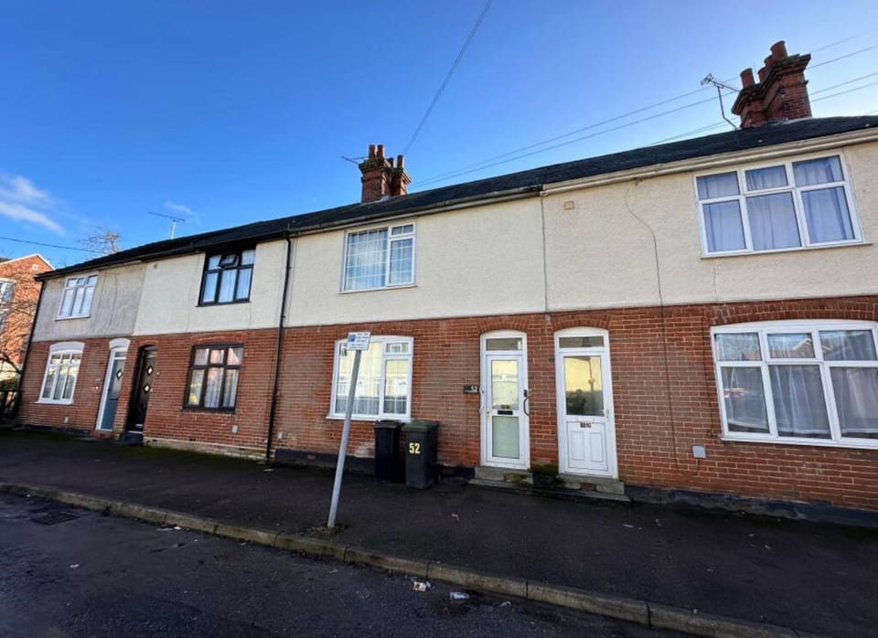 Spacious 3-Bed Terrace, Great Links House in Stowmarket
