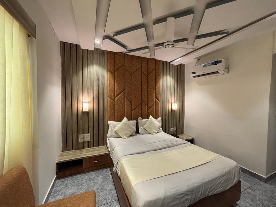 Bedroom, air conditioner