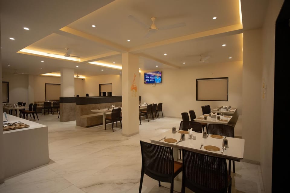 Restaurant/places to eat, Restaurant/places to eat, Food and drinks