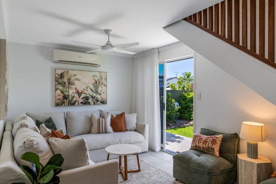 Mooloolaba Canal Retreat with Pool Sleeps 12 House in Sunshine Coast