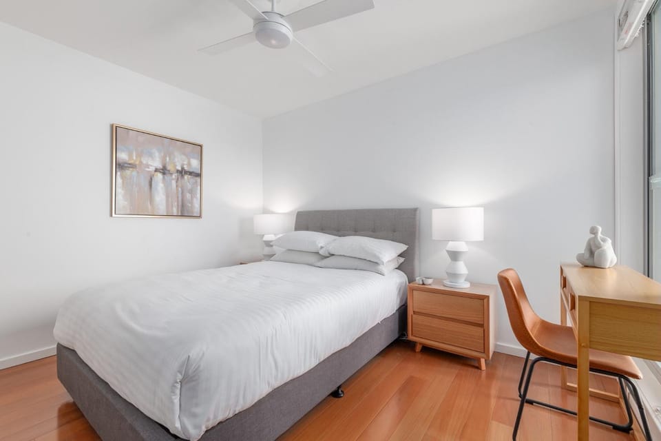 Bright 2-Bed Apartment with Balcony & Garage Apartment in Sydney