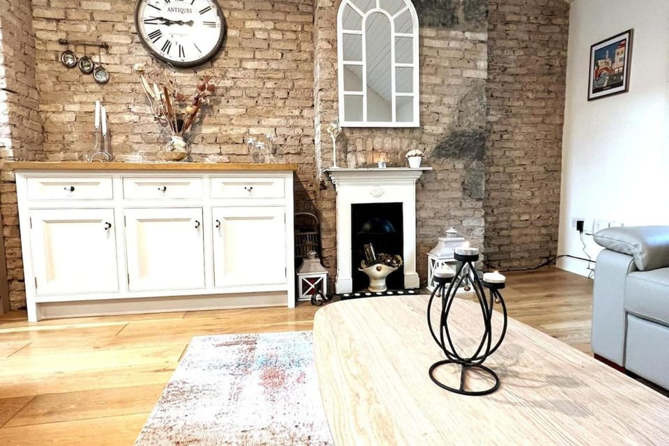 Central & Stylish Townhouse House in Galway