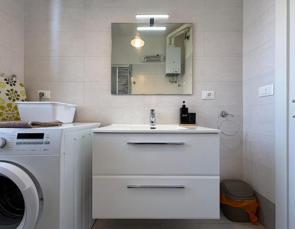 Bathroom, washing machine