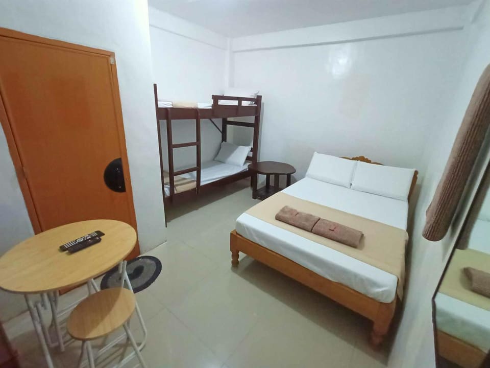 Bedroom, bunk bed