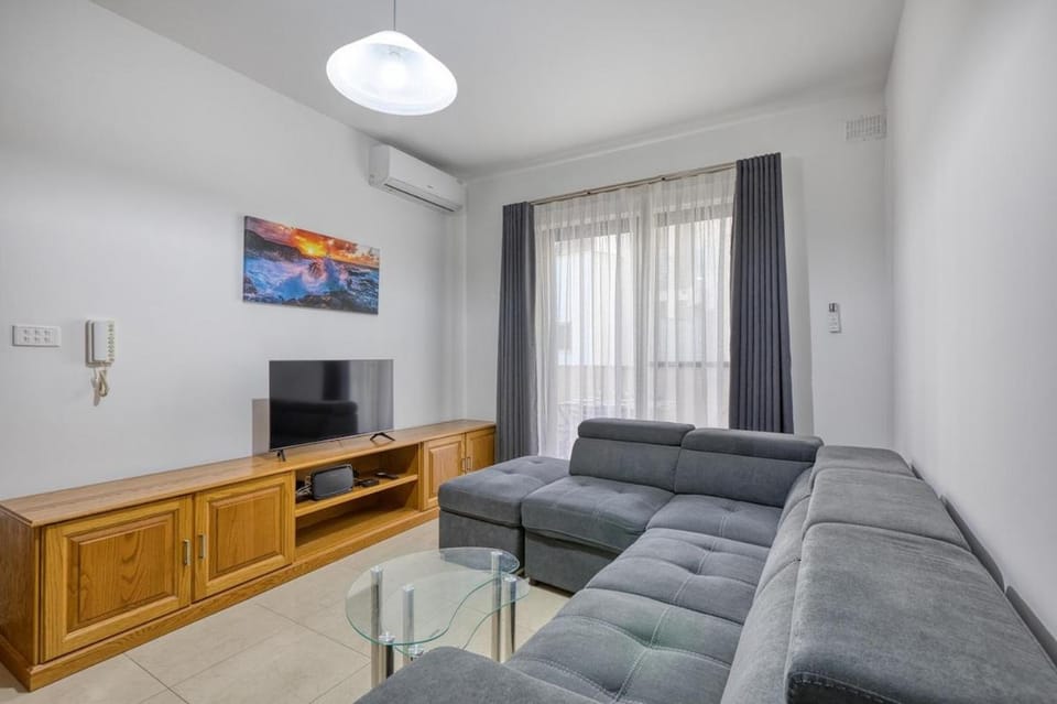 St Pauls Bright Apartment with Balcony Apartment in Saint Paul's Bay