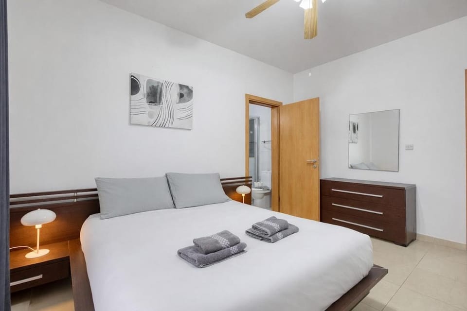 St Pauls Bright Apartment with Balcony Apartment in Saint Paul's Bay