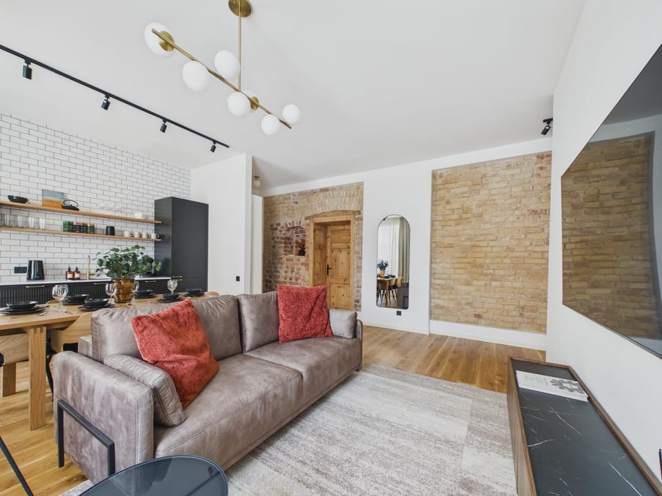 TV and multimedia, Kitchen or kitchenette, Living room, Seating area, Dining area