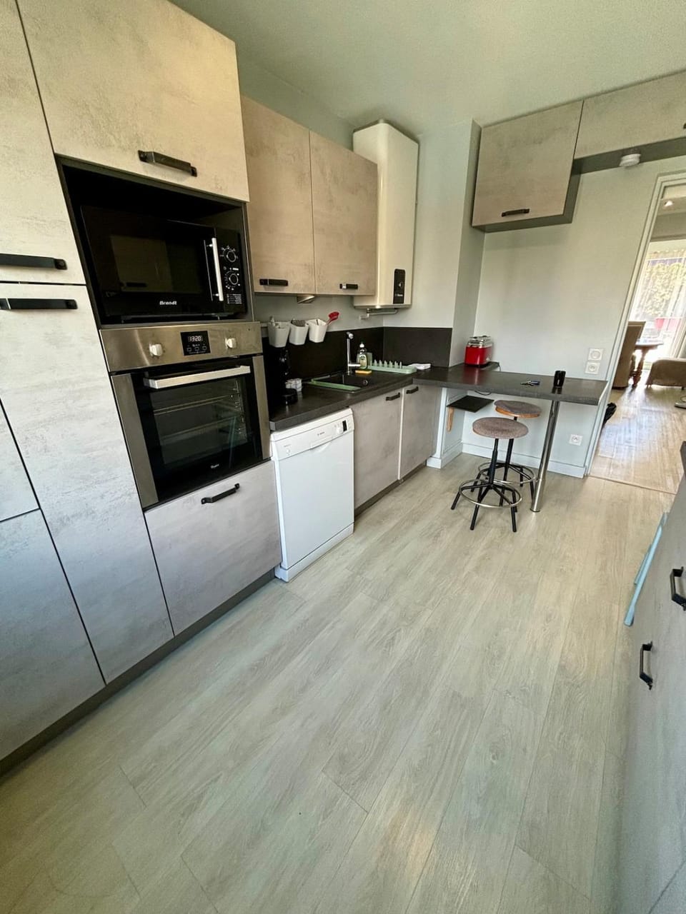 2 Bedrooms, Secure residence, Parking! Apartment in Lyon