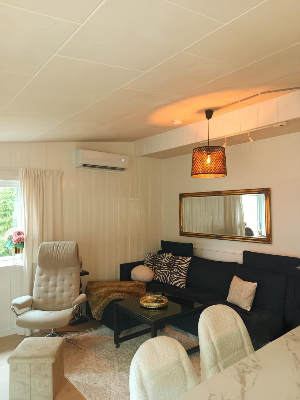 Sunny Terrace House only 50 min from Oslo Apartment in Viken, Norway