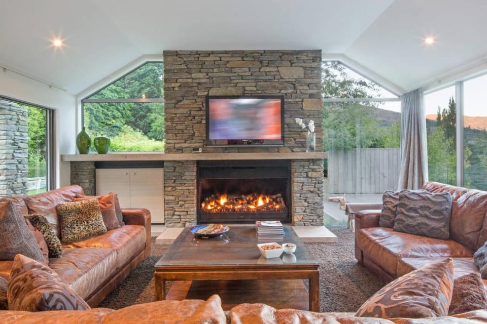 Riverview Retreat Holiday Home by MajorDomo House in Queenstown