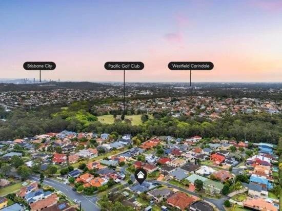 Full AC 3BR with Pool & 3 parking spot Apartment in Carindale