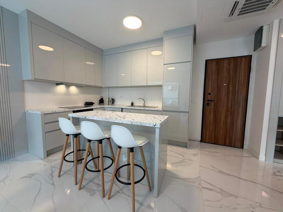 Kitchen or kitchenette, Dining area, stove