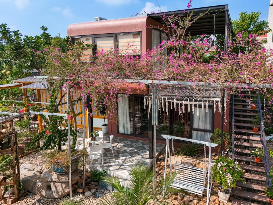 Property building, Garden, Garden view