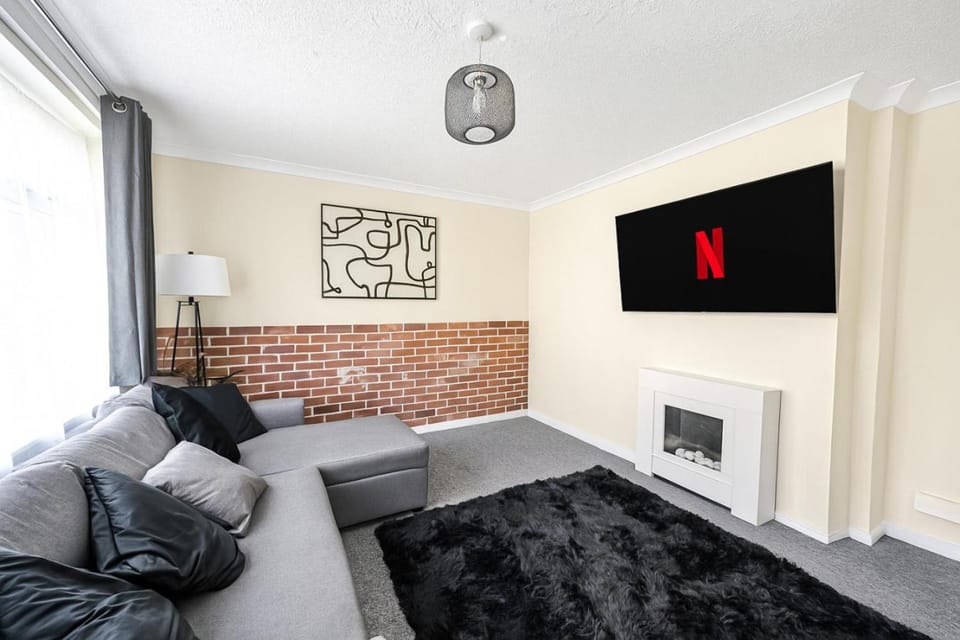 The Ipswich Snug Spacious 3BR Retreat FREE Parking House in Ipswich