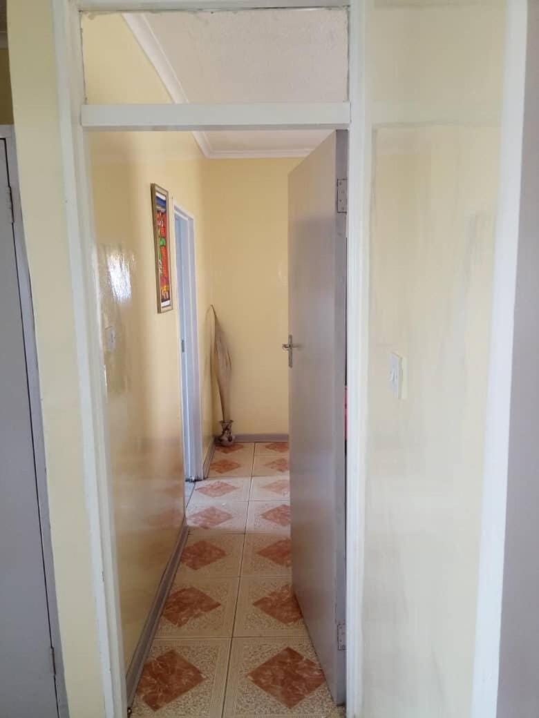 Porcupine Den Solar Power 24 7 Borehole Water Gated Garden Cottage 3BED Tynwald Madokero Apartment in Harare