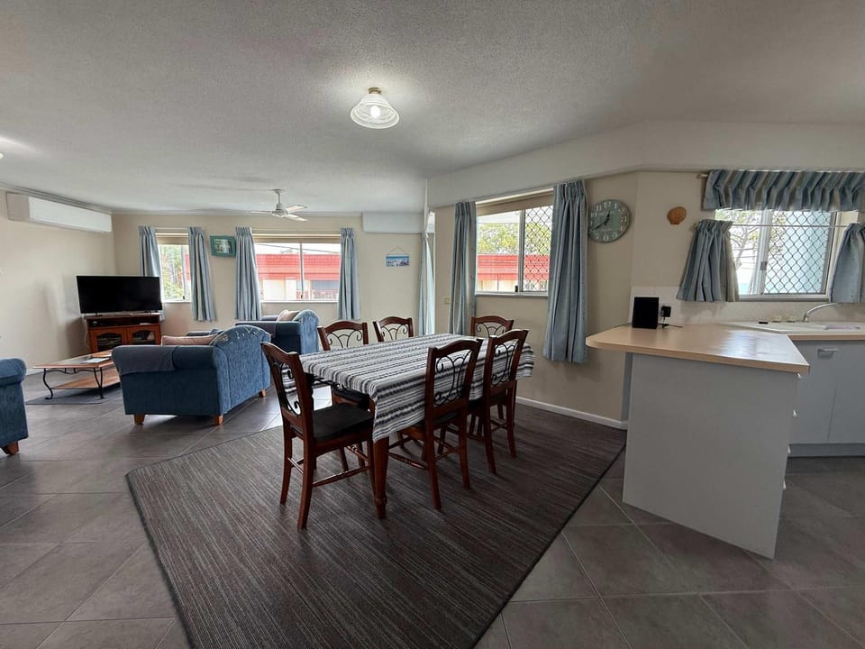 Atlantis Unit 8 Esplanade Hervey Bay QLD 4655 Apartment in Hervey Bay