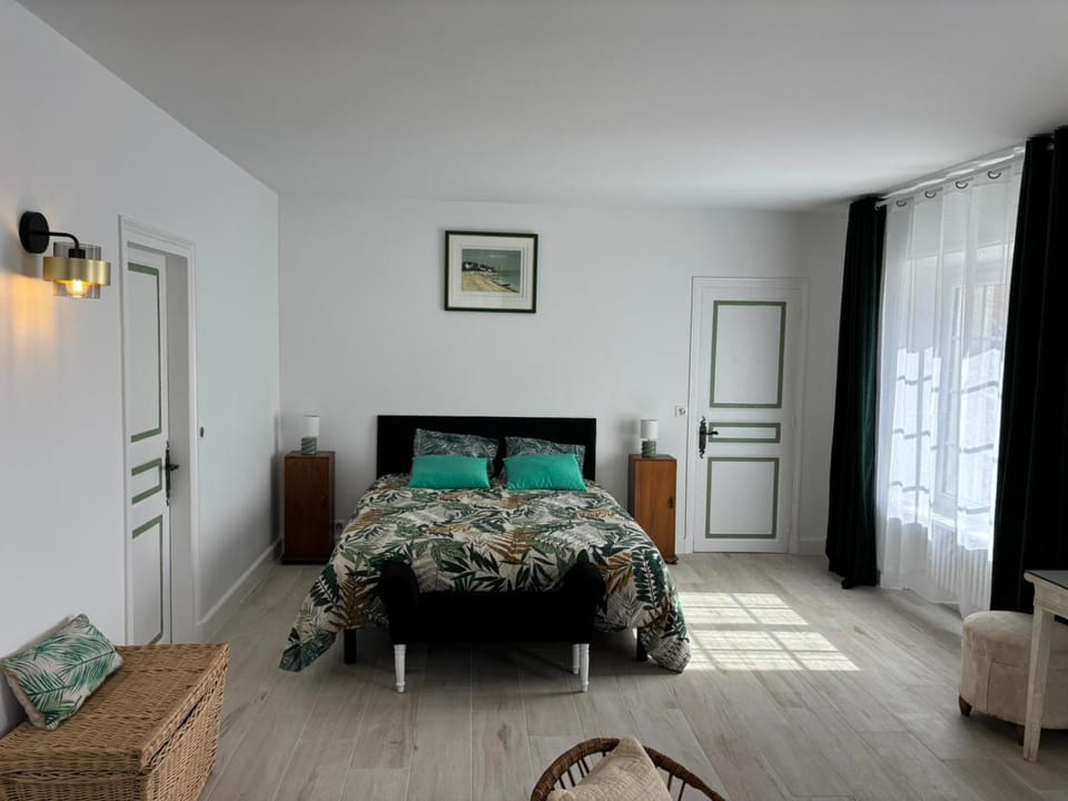 Bed, Photo of the whole room