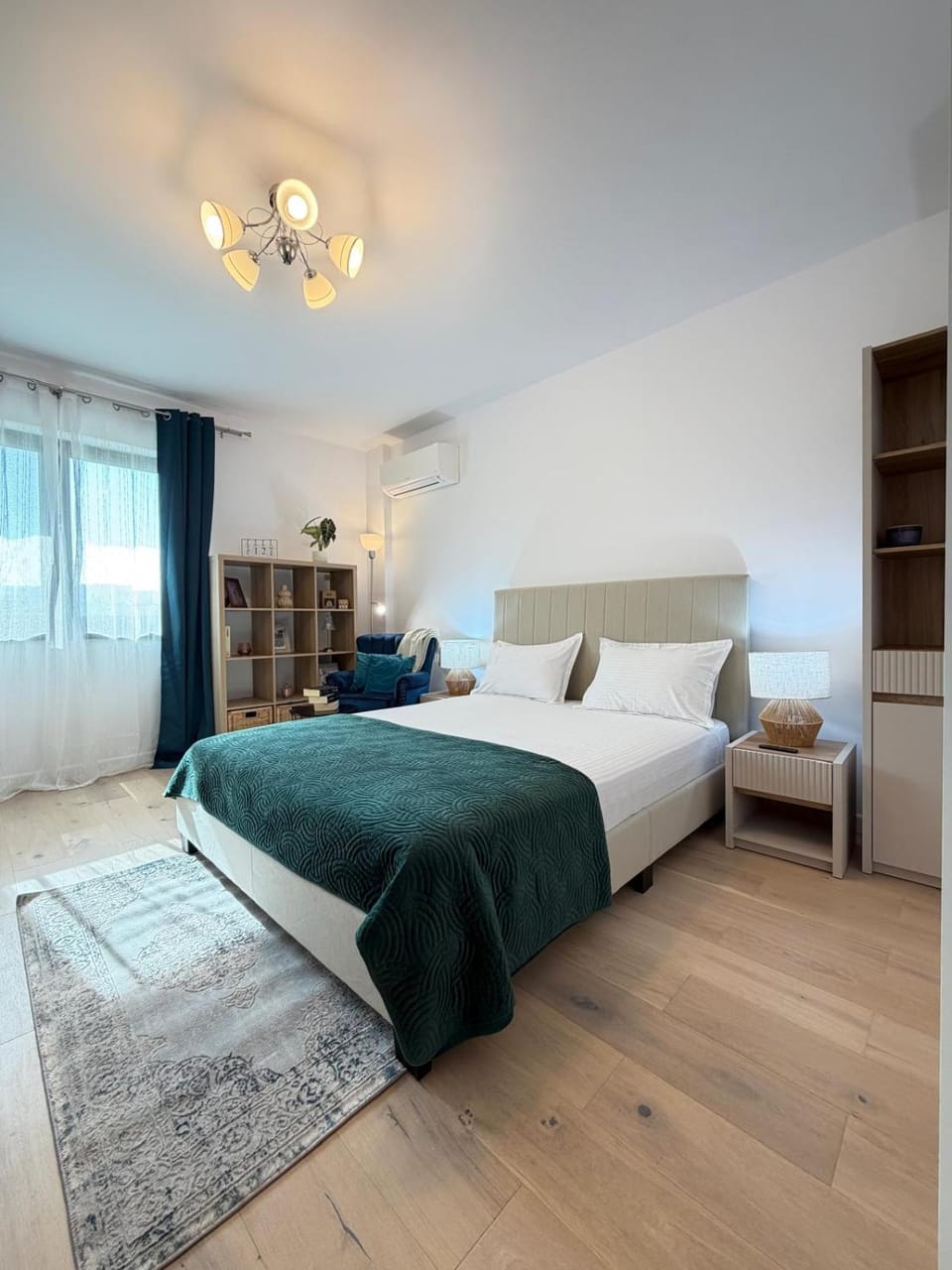 Old Town Vinyl Retreat near the Cathedral with retro vibes Apartment in Romania