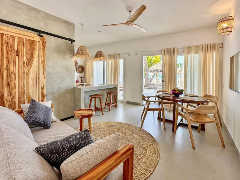 Living room, Dining area, Food, Food