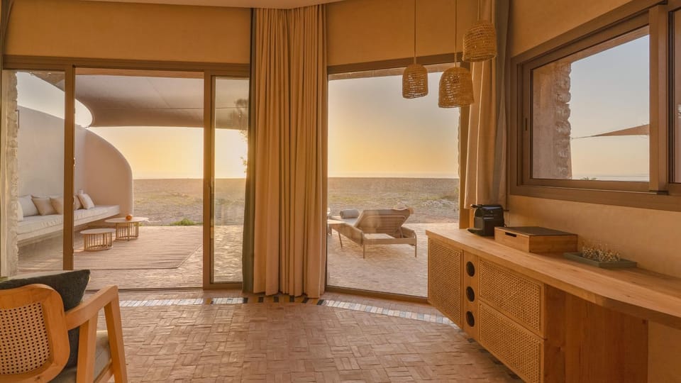 Patio, Bed, Natural landscape, View (from property/room), Balcony/Terrace, Living room, Photo of the whole room, Seating area, Bedroom, Sea view