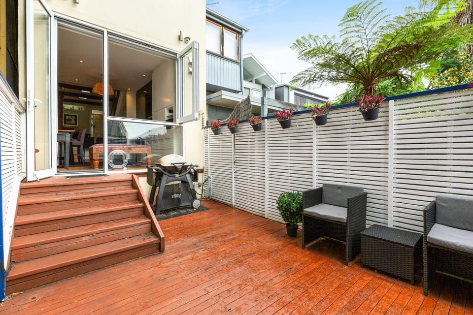 Elegant 1-Bed with Study by Balmain Wharf House in Sydney