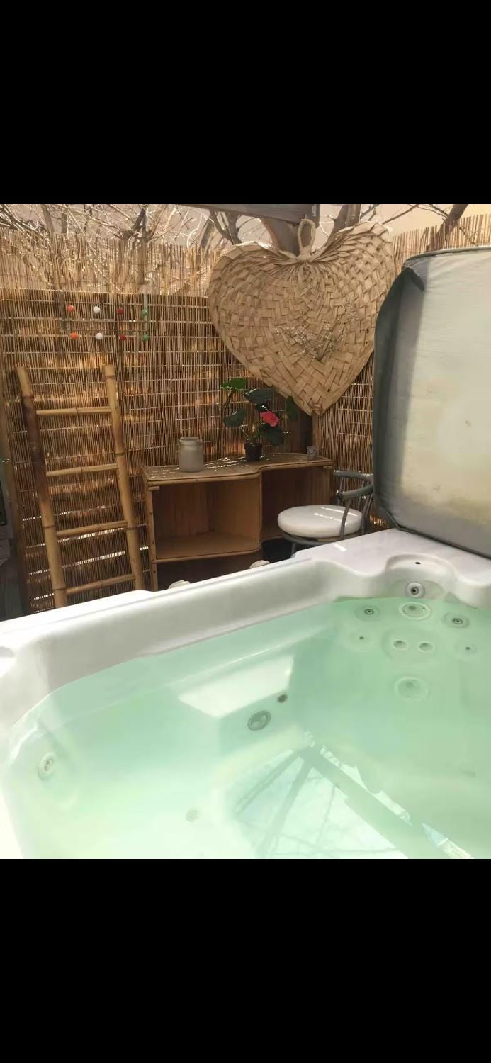 Studio Montana sur agde, avec option jacuzzi à 30e par jour Apartment in Agde