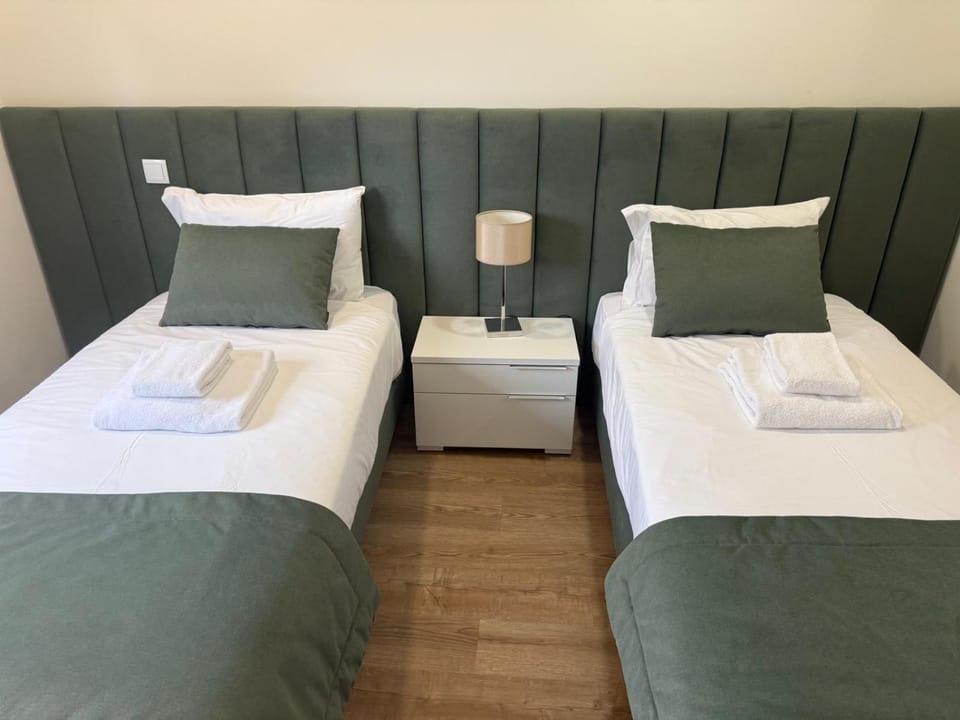 Photo of the whole room, Bedroom, towels