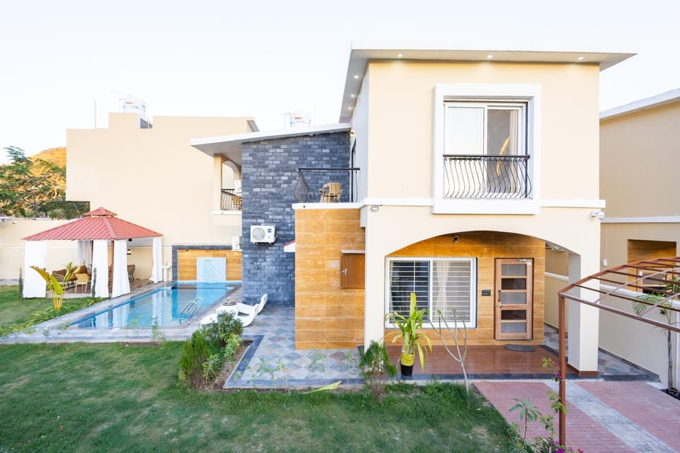 ELIVAAS Casa llios Stunning Getaway With Pvt Pool, Garden and Gazebo Villa in Udaipur