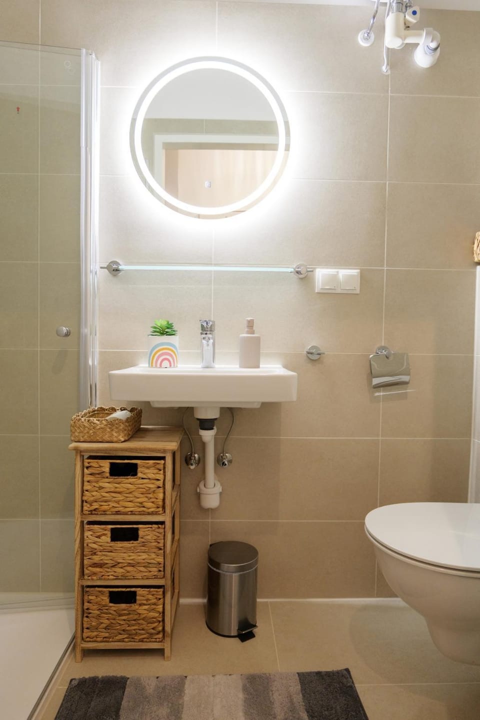 Shower, Toilet, Bathroom, towels