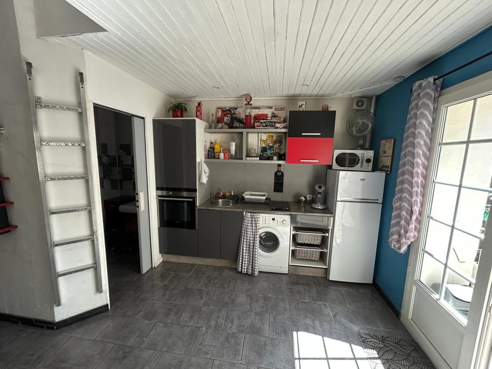 Beautiful studio with courtyard, parking and optional spa 30e per day Apartment in Agde