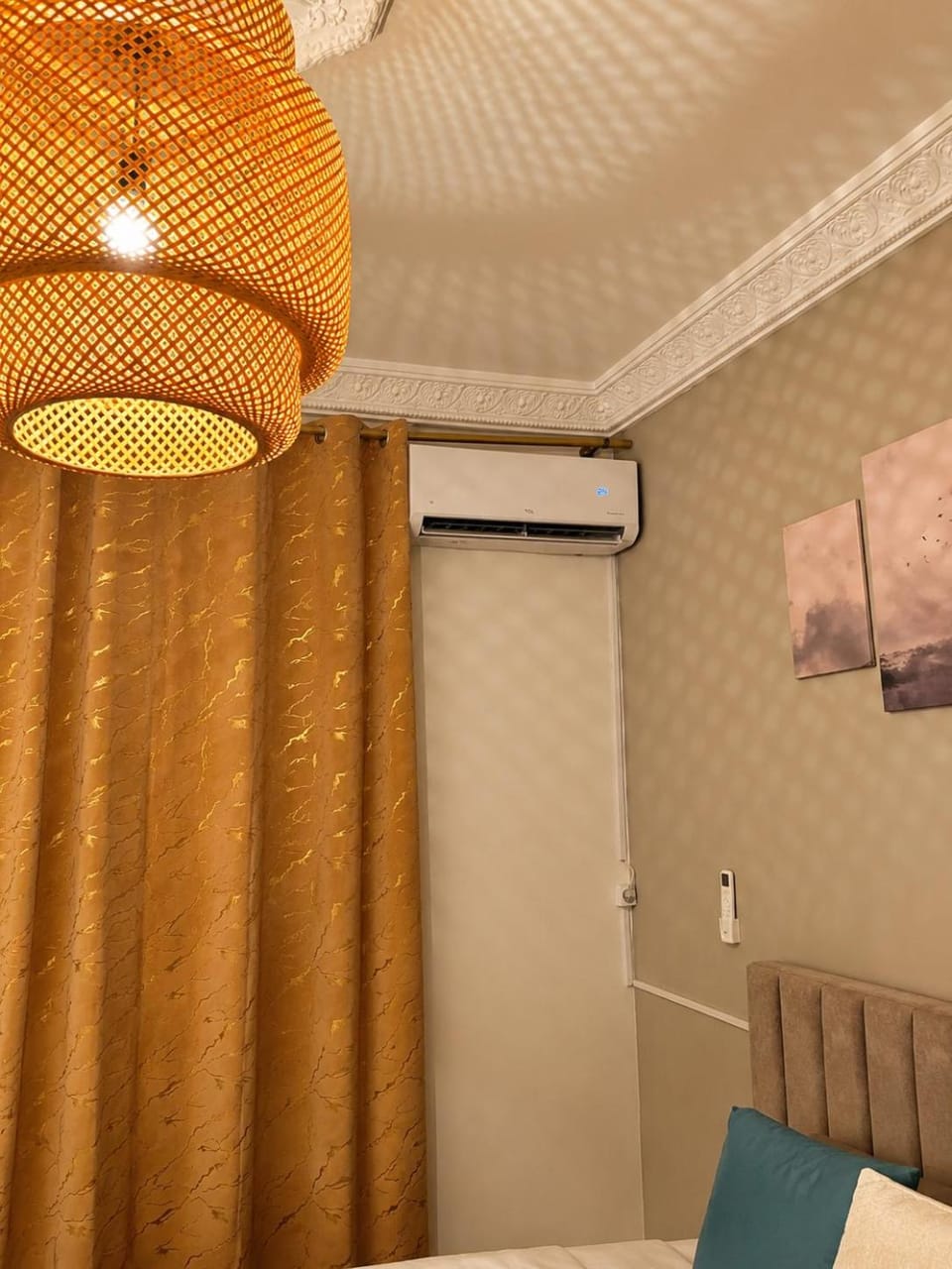 Bed, Bedroom, internet, air conditioner