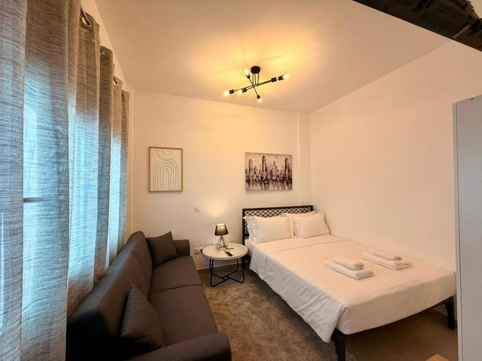 Bed, Photo of the whole room, Seating area, Bedroom, towels