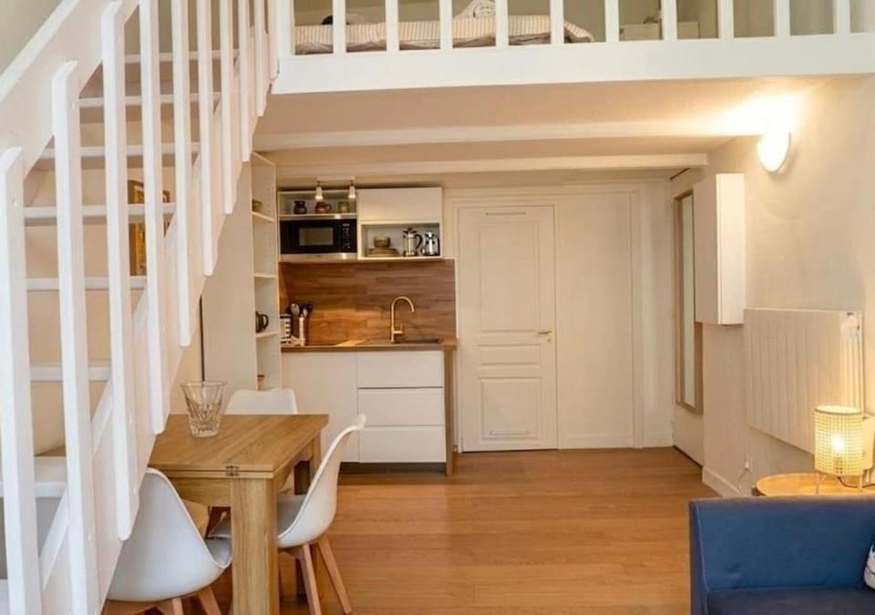 Kitchen or kitchenette, Living room, Seating area, Dining area, stove, kitchen