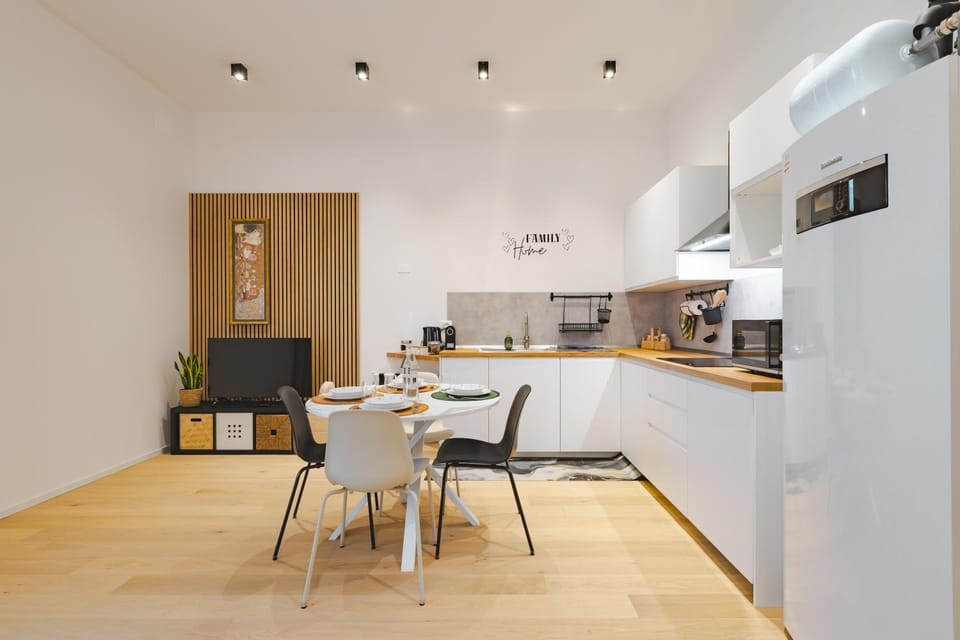 TV and multimedia, Coffee/tea facilities, Kitchen or kitchenette, Living room
