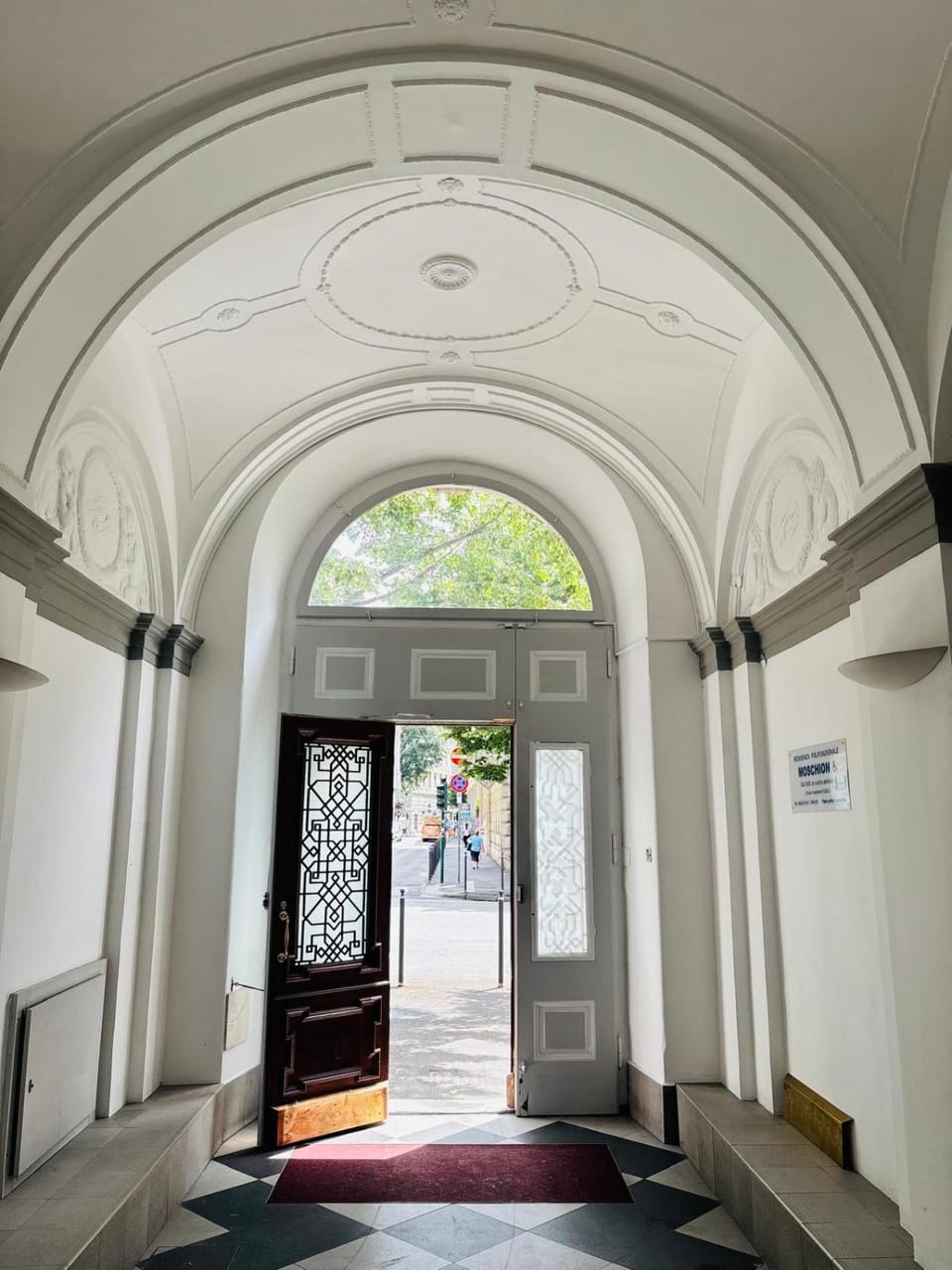 Facade/entrance