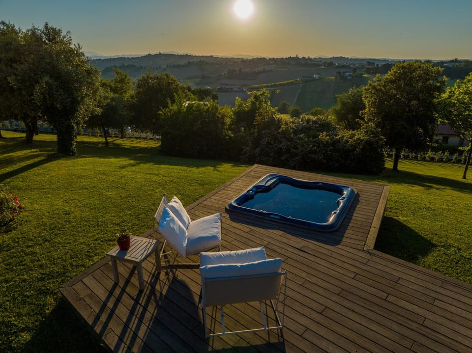 Natural landscape, Mountain view, Pool view, Swimming pool, sunbed