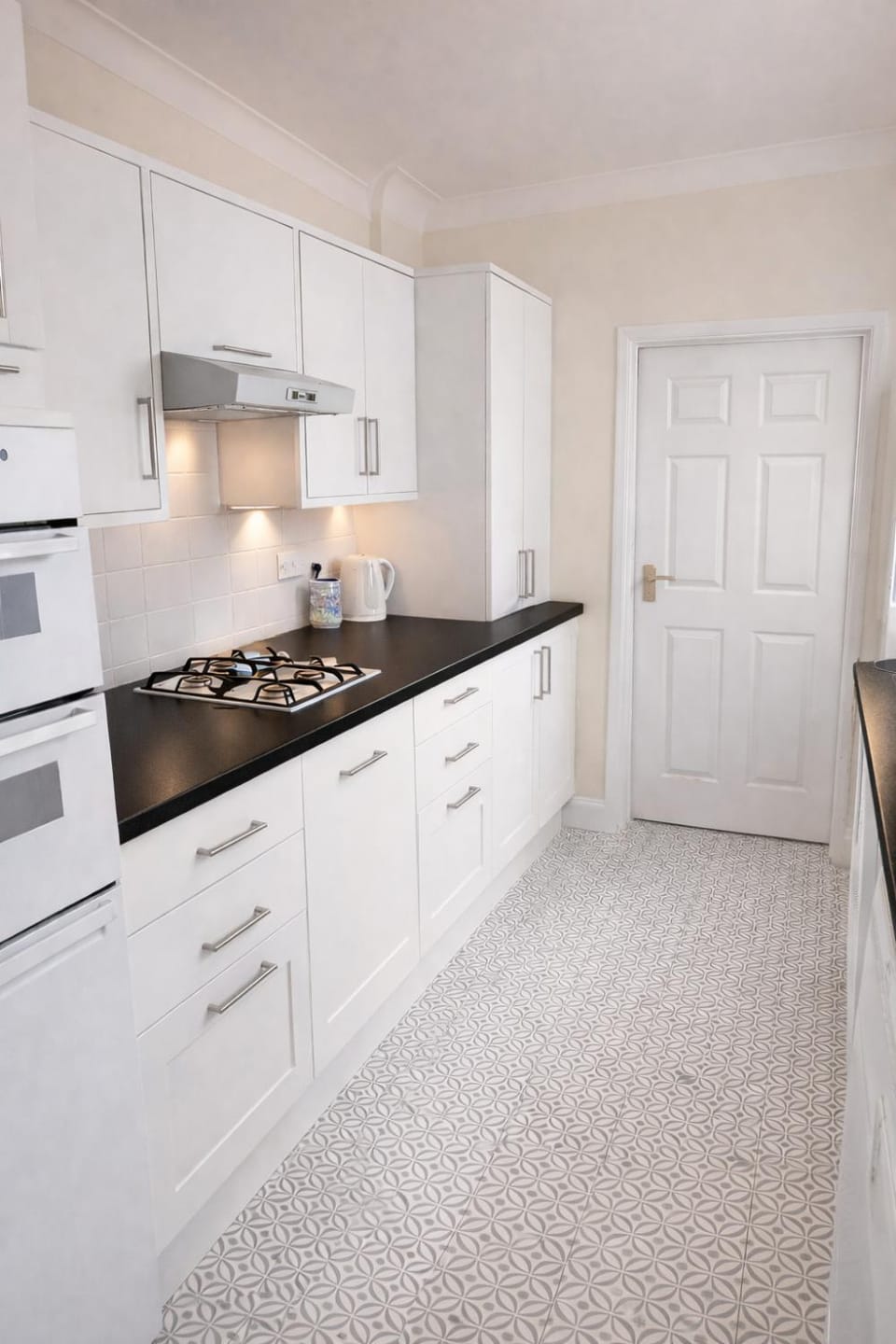 Brand new, sleeps 11, games room, smart tv every room, free parking, close to A63, Siemens, MKM stadium, HRI House in Hull