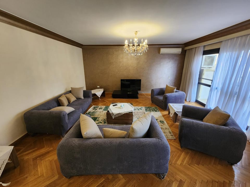 شقة مودرن بإطلالة ساحرة في قلب المهندسين - شارع الفريق عبد المنعم رياض -- Modern Apartment with Stunning View in the Heart of Mohandessin Apartment in Egypt