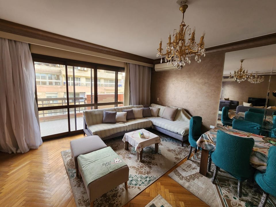 شقة مودرن بإطلالة ساحرة في قلب المهندسين - شارع الفريق عبد المنعم رياض -- Modern Apartment with Stunning View in the Heart of Mohandessin Apartment in Egypt