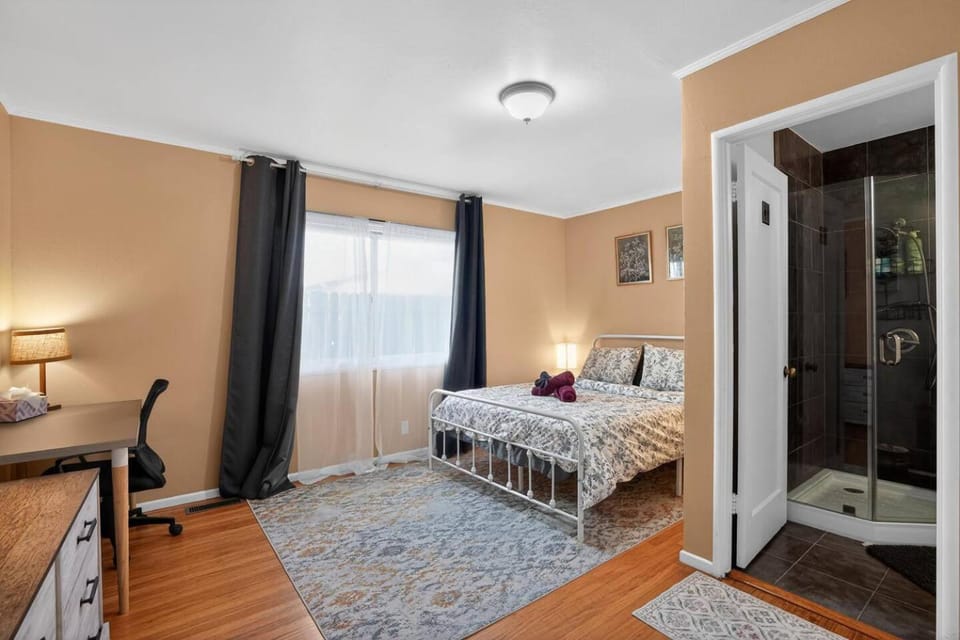 Relaxing 4 bedroom - Full Kitchen & Dining - BART House in El Cerrito