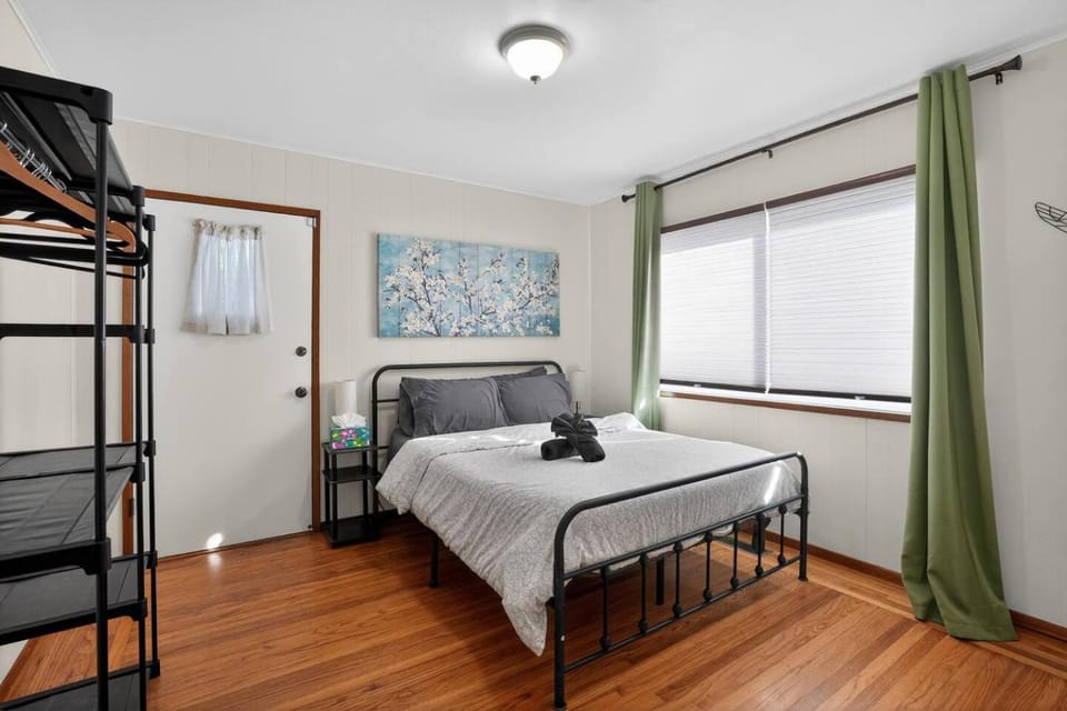 Relaxing 4 bedroom - Full Kitchen & Dining - BART House in El Cerrito