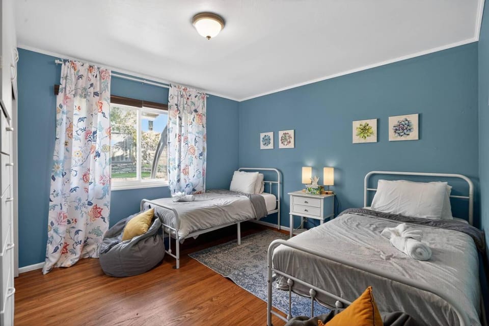 Relaxing 4 bedroom - Full Kitchen & Dining - BART House in El Cerrito