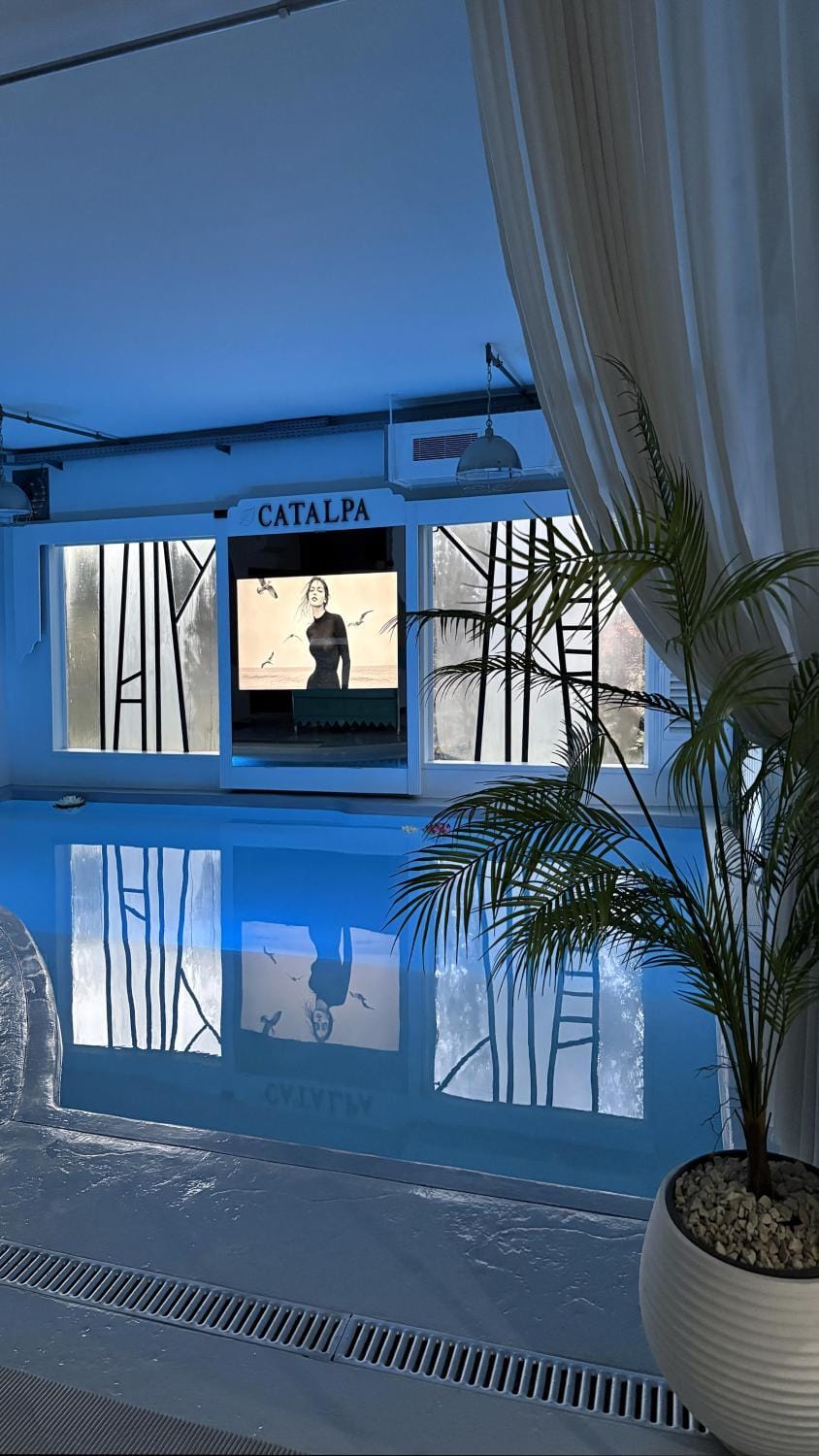 Swimming pool, Breakfast