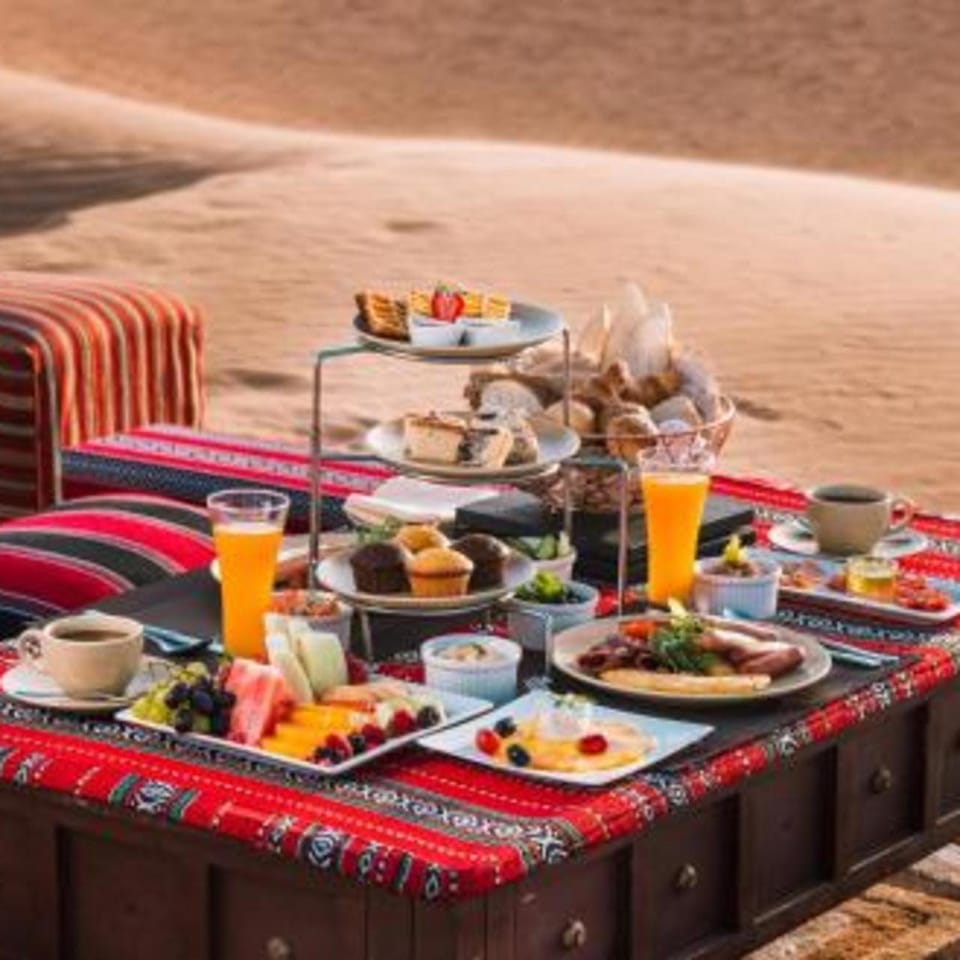 Food and drinks, Food, Breakfast, Continental breakfast, Buffet breakfast, Lunch, Dinner, Drinks