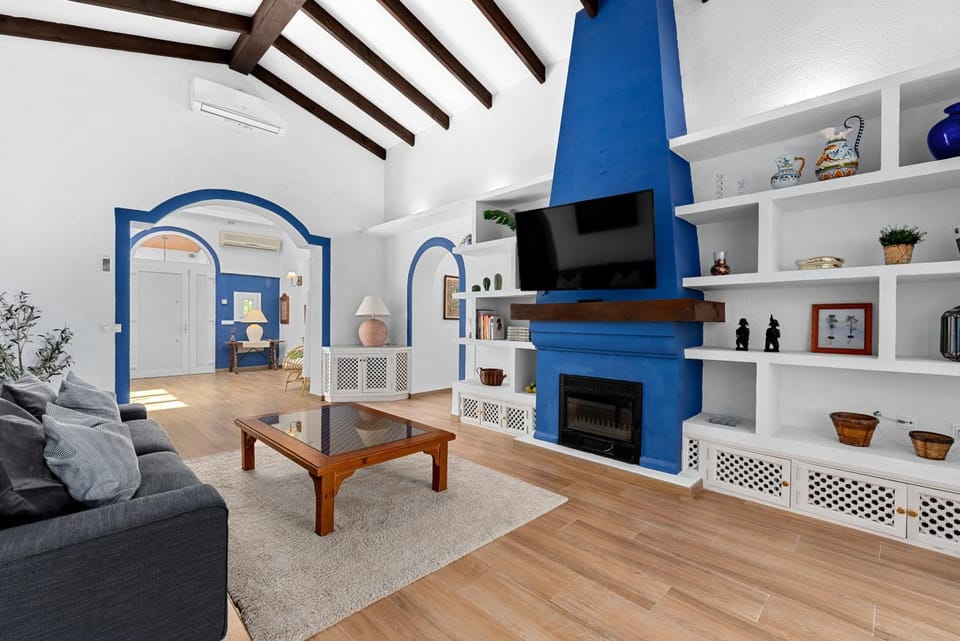 27 - Villa 2 etages avec ascensseur a Nueva Andalucia Marbella Villa in Marbella